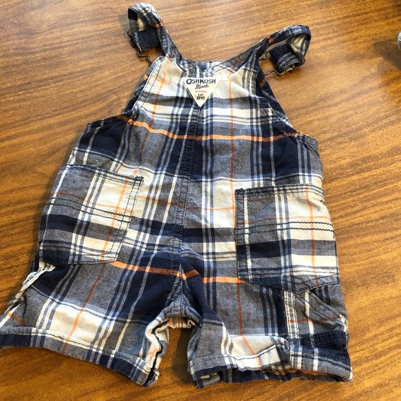 Oshkosh shorts overalls - Picture 2 of 3